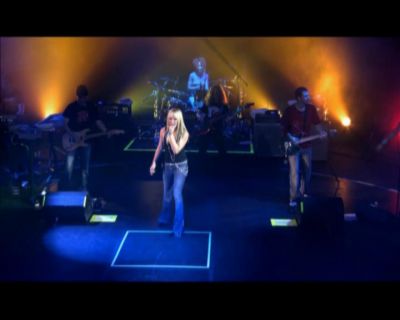 DailyDuff-dot-nl_GirlCanRockDVD-MusicVideoSoYesterdayLive0094.jpg