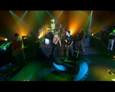 DailyDuff-dot-nl_GirlCanRockDVD-MusicVideoSoYesterdayLive0182.jpg