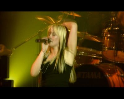 DailyDuff-dot-nl_GirlCanRockDVD-MusicVideoSoYesterdayLive0185.jpg