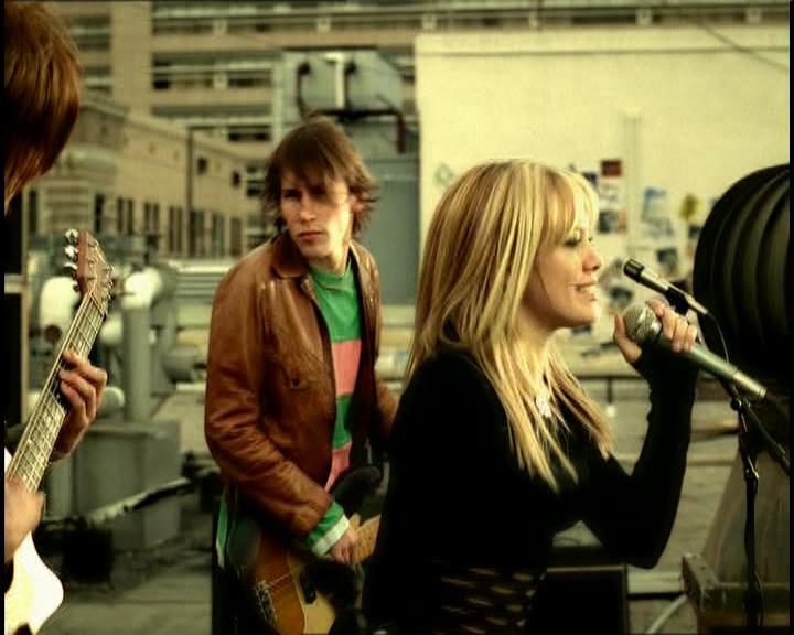 DailyDuff-dot-nl_GirlCanRockDVD-MusicVideoWhyNot0073.jpg