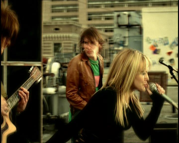 DailyDuff-dot-nl_GirlCanRockDVD-MusicVideoWhyNot0074.jpg