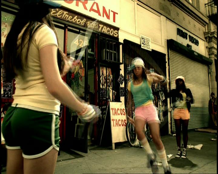 DailyDuff-dot-nl_GirlCanRockDVD-MusicVideoWhyNot0075.jpg