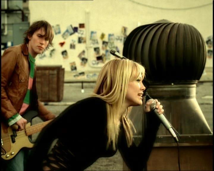 DailyDuff-dot-nl_GirlCanRockDVD-MusicVideoWhyNot0090.jpg