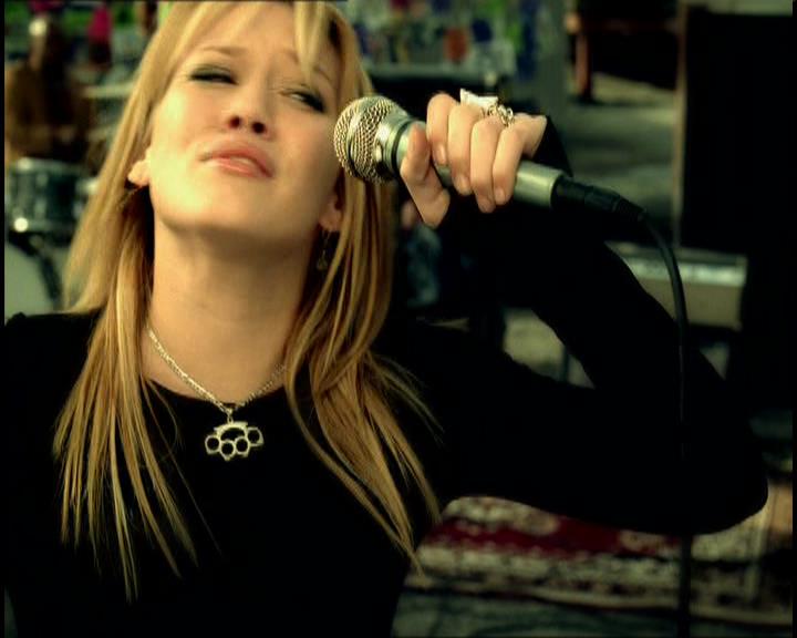 DailyDuff-dot-nl_GirlCanRockDVD-MusicVideoWhyNot0094.jpg