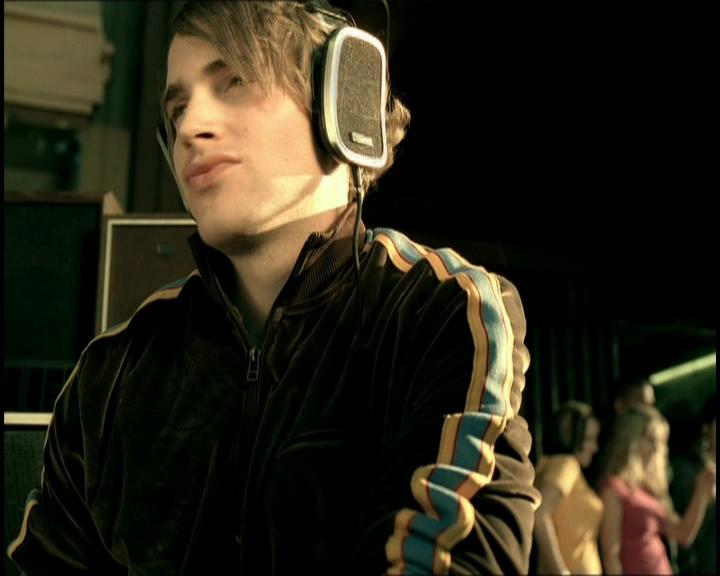 DailyDuff-dot-nl_GirlCanRockDVD-MusicVideoWhyNot0106.jpg