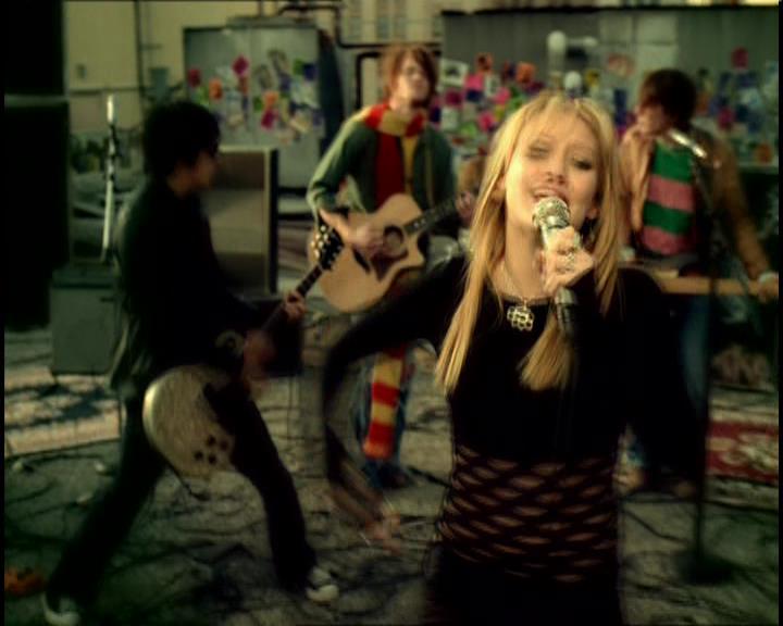 DailyDuff-dot-nl_GirlCanRockDVD-MusicVideoWhyNot0112.jpg