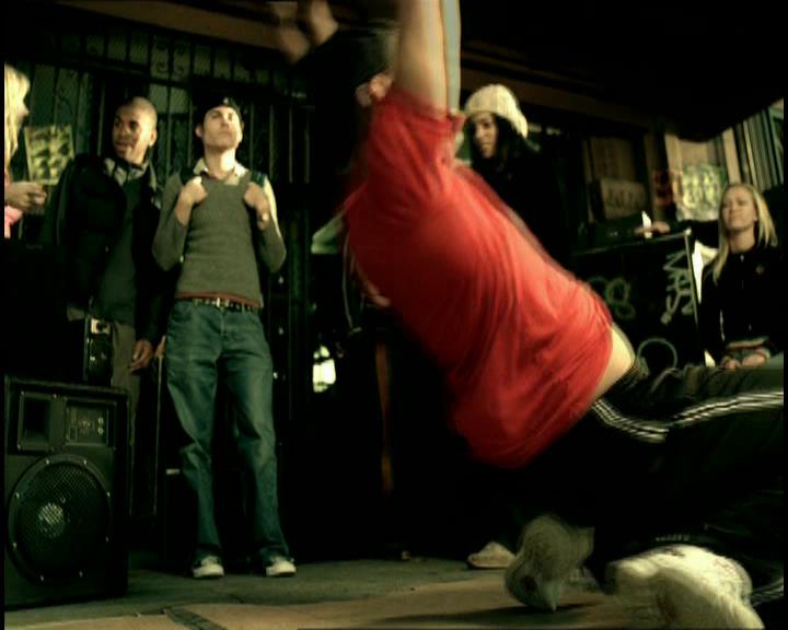 DailyDuff-dot-nl_GirlCanRockDVD-MusicVideoWhyNot0118.jpg