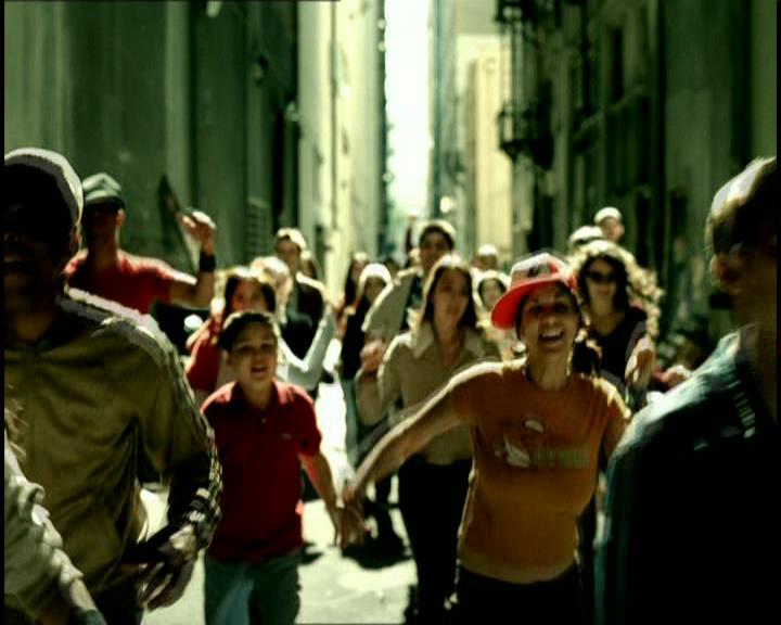 DailyDuff-dot-nl_GirlCanRockDVD-MusicVideoWhyNot0124.jpg