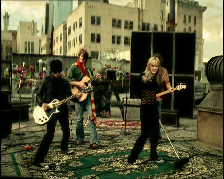 DailyDuff-dot-nl_GirlCanRockDVD-MusicVideoWhyNot0131.jpg
