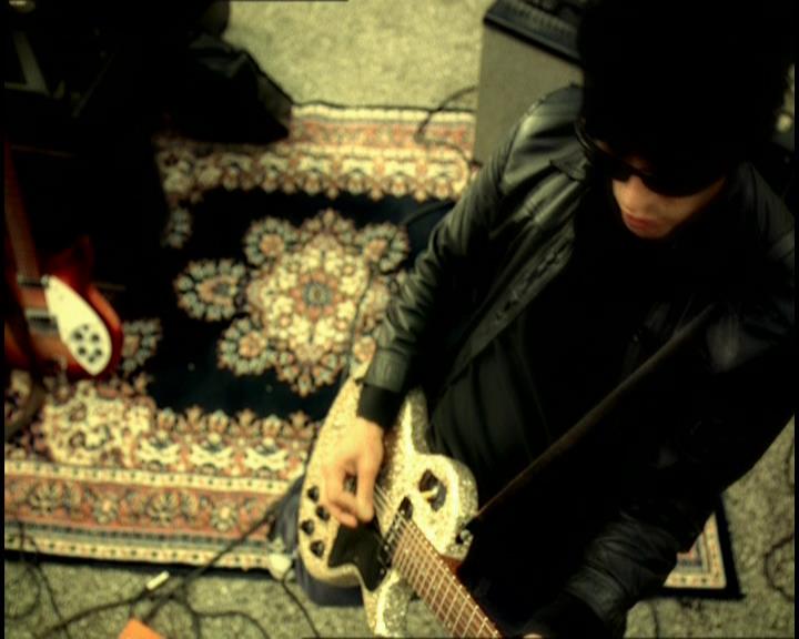 DailyDuff-dot-nl_GirlCanRockDVD-MusicVideoWhyNot0132.jpg
