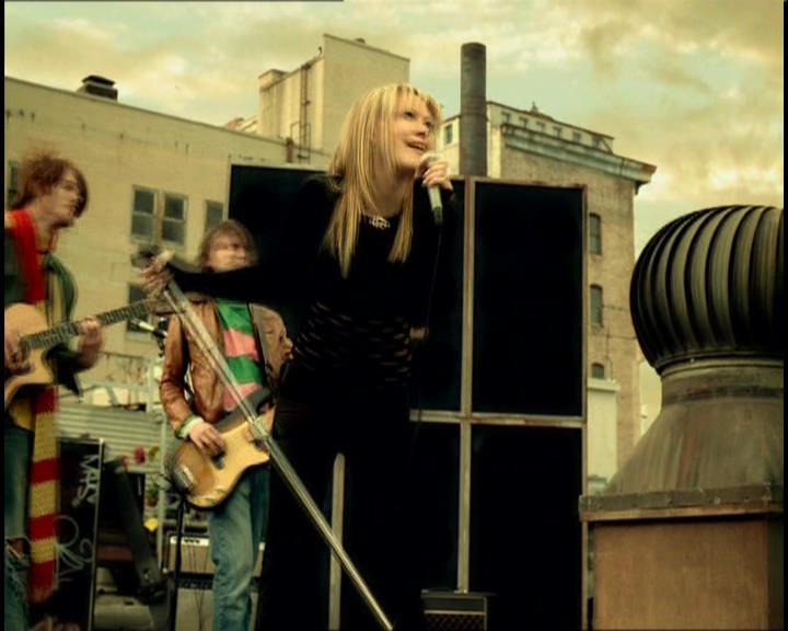 DailyDuff-dot-nl_GirlCanRockDVD-MusicVideoWhyNot0162.jpg