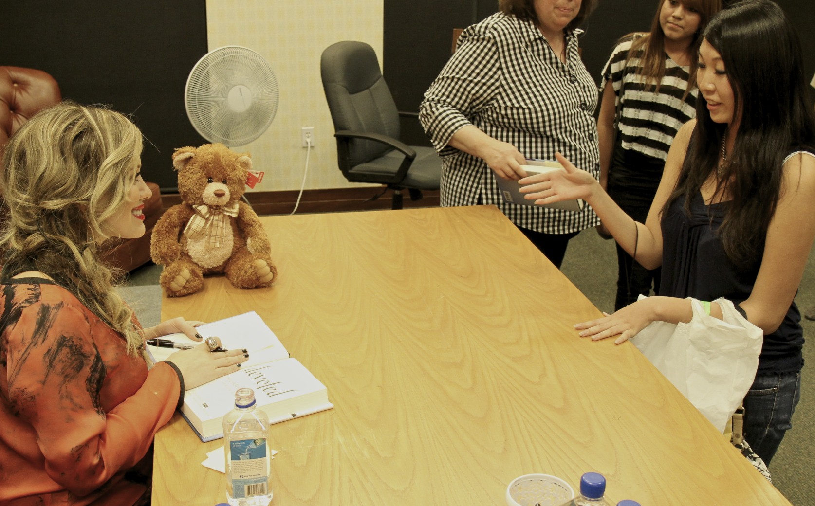 hilaryduff-dot-com025.jpg hilaryduff-dot-com025.jpg