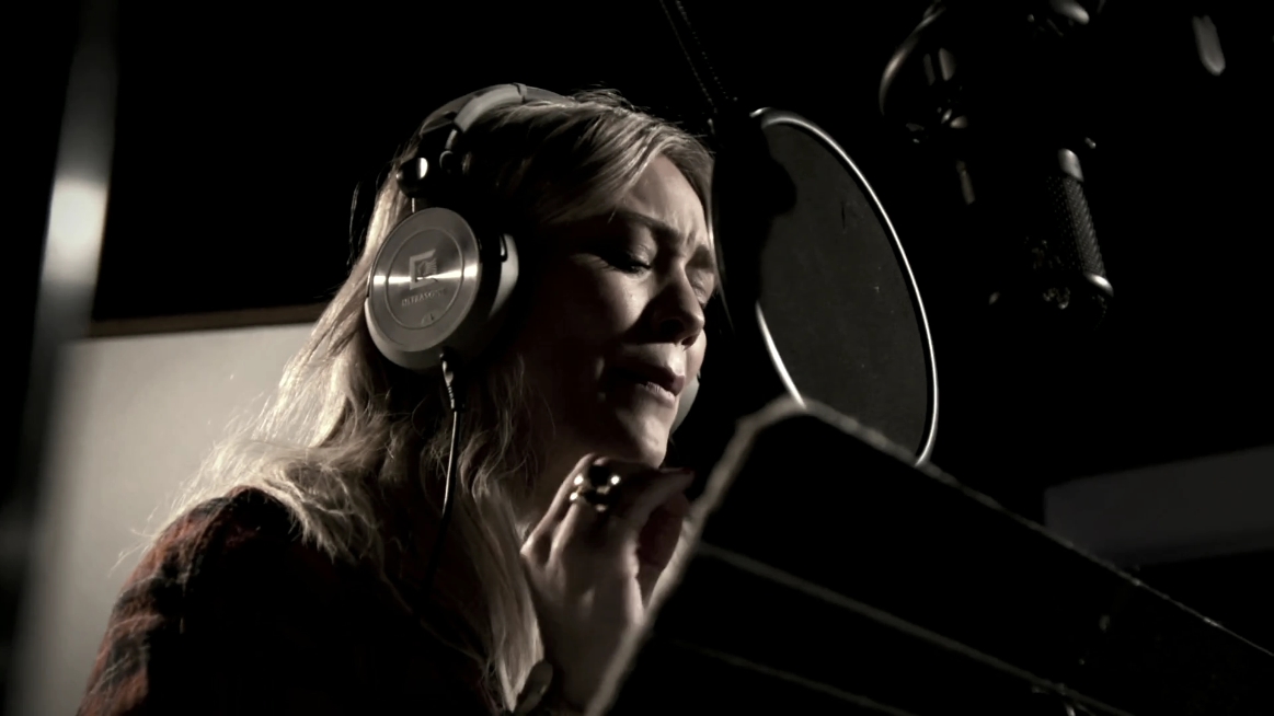 DailyDuff_dot_nl-LittleLies-YoungerPromo-BTS0071.jpg