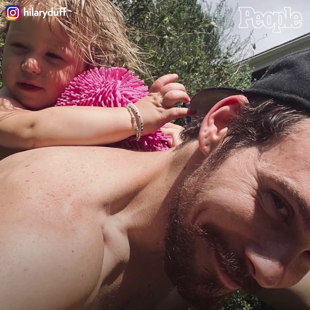 DailyDuff-dot-nl_2021PeopleMagazine-HilaryDuffAndMatthewKomaFamilyGoals0538.jpg DailyDuff-dot-nl_2021PeopleMagazine-HilaryDuffAndMatthewKomaFamilyGoals0538.jpg