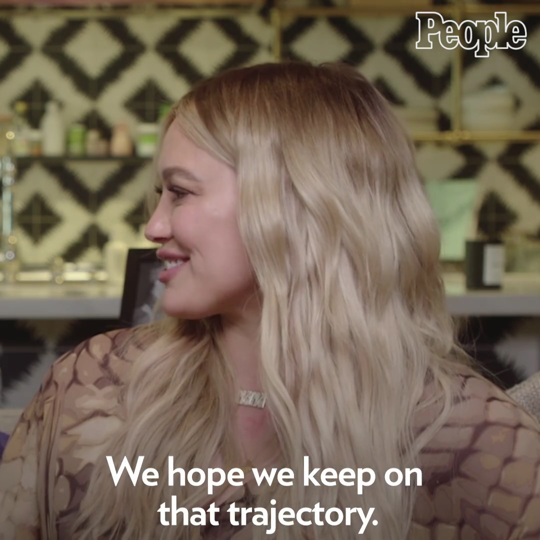 DailyDuff-dot-nl_2021PeopleMagazine-HilaryDuffAndMatthewKomaFamilyGoals0570.jpg DailyDuff-dot-nl_2021PeopleMagazine-HilaryDuffAndMatthewKomaFamilyGoals0570.jpg