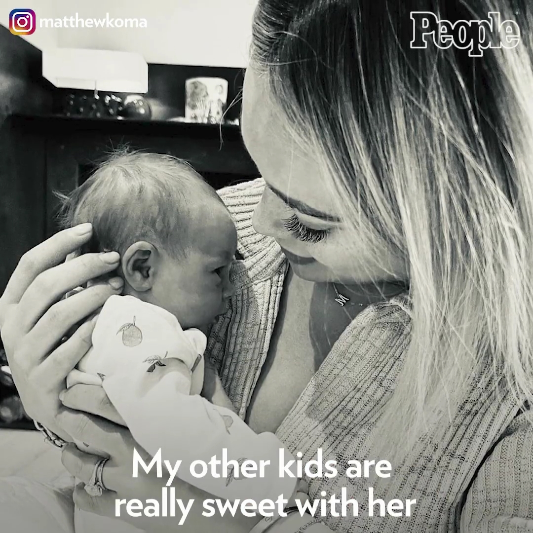 DailyDuff-dot-nl_2021PeopleMagazine-HilaryDuffAndMatthewKomaFamilyGoals0576.jpg DailyDuff-dot-nl_2021PeopleMagazine-HilaryDuffAndMatthewKomaFamilyGoals0576.jpg