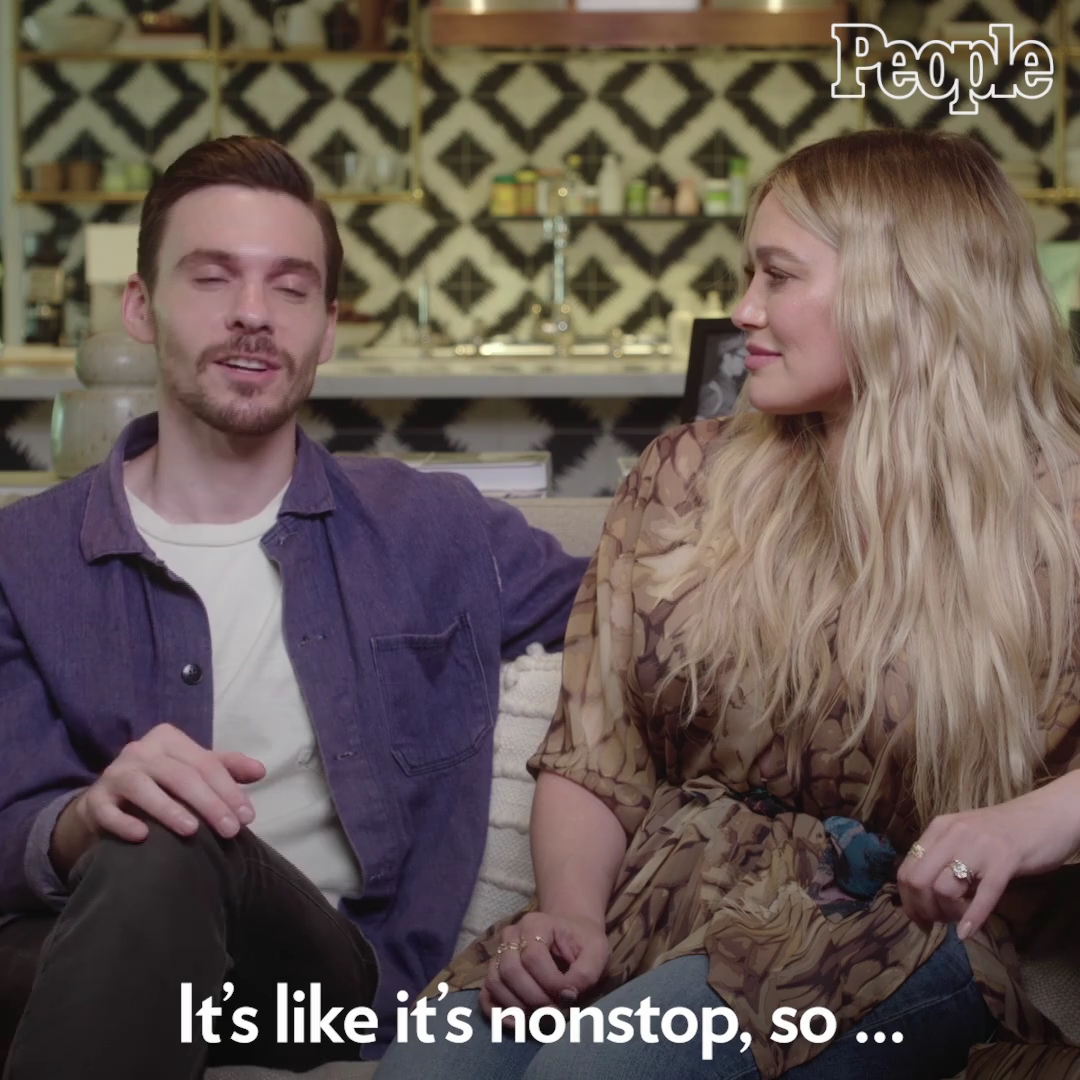 DailyDuff-dot-nl_2021PeopleMagazine-HilaryDuffAndMatthewKomaFamilyGoals0616.jpg DailyDuff-dot-nl_2021PeopleMagazine-HilaryDuffAndMatthewKomaFamilyGoals0616.jpg