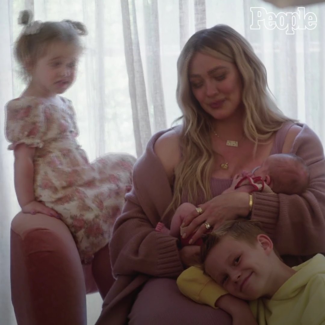 DailyDuff-dot-nl_2021PeopleMagazine-HilaryDuffAndMatthewKomaFamilyGoals0648.jpg DailyDuff-dot-nl_2021PeopleMagazine-HilaryDuffAndMatthewKomaFamilyGoals0648.jpg