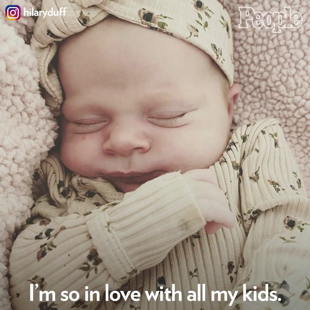 DailyDuff-dot-nl_2021PeopleMagazine-HilaryDuffAndMatthewKomaFamilyGoals0651.jpg DailyDuff-dot-nl_2021PeopleMagazine-HilaryDuffAndMatthewKomaFamilyGoals0651.jpg