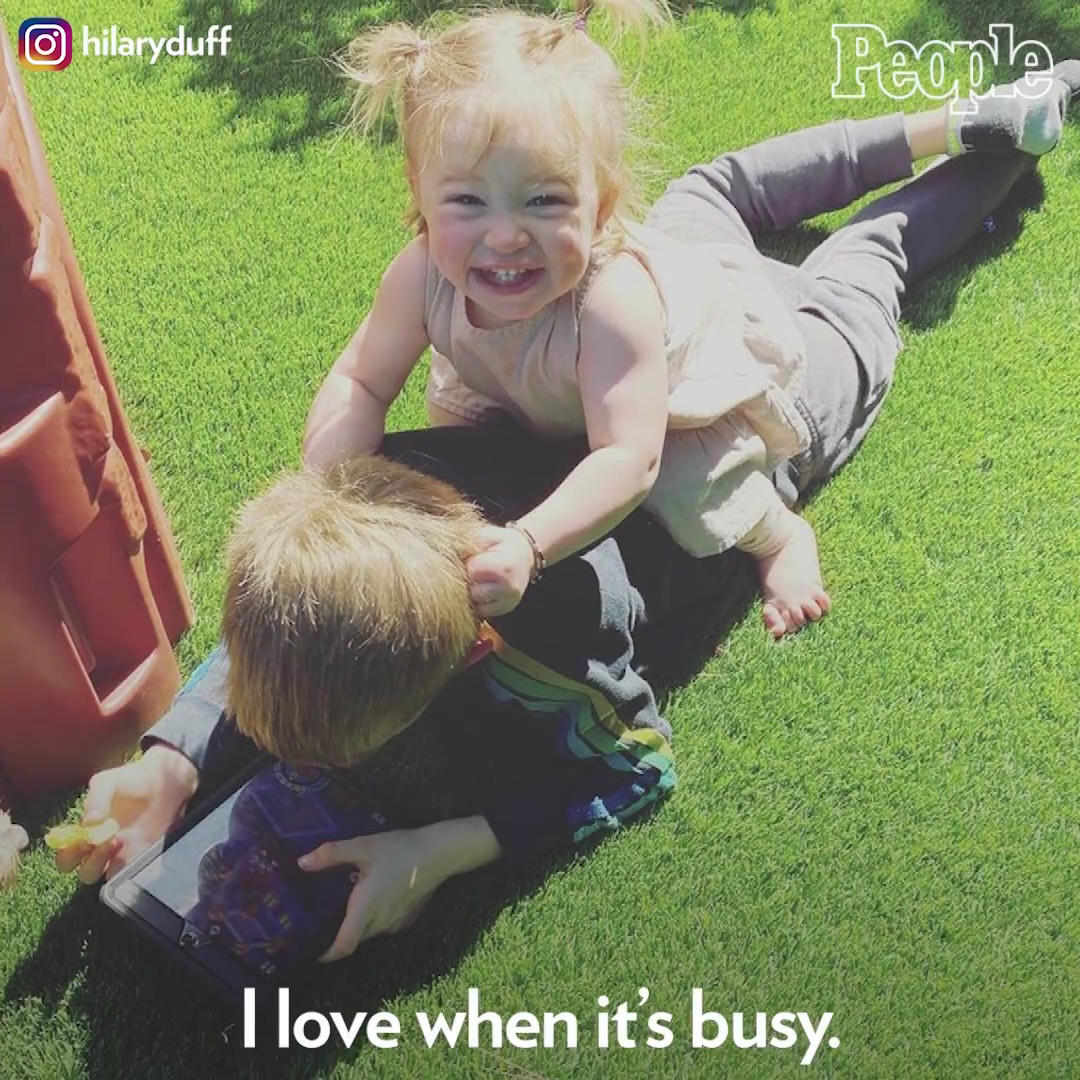 DailyDuff-dot-nl_2021PeopleMagazine-HilaryDuffAndMatthewKomaFamilyGoals0652.jpg DailyDuff-dot-nl_2021PeopleMagazine-HilaryDuffAndMatthewKomaFamilyGoals0652.jpg