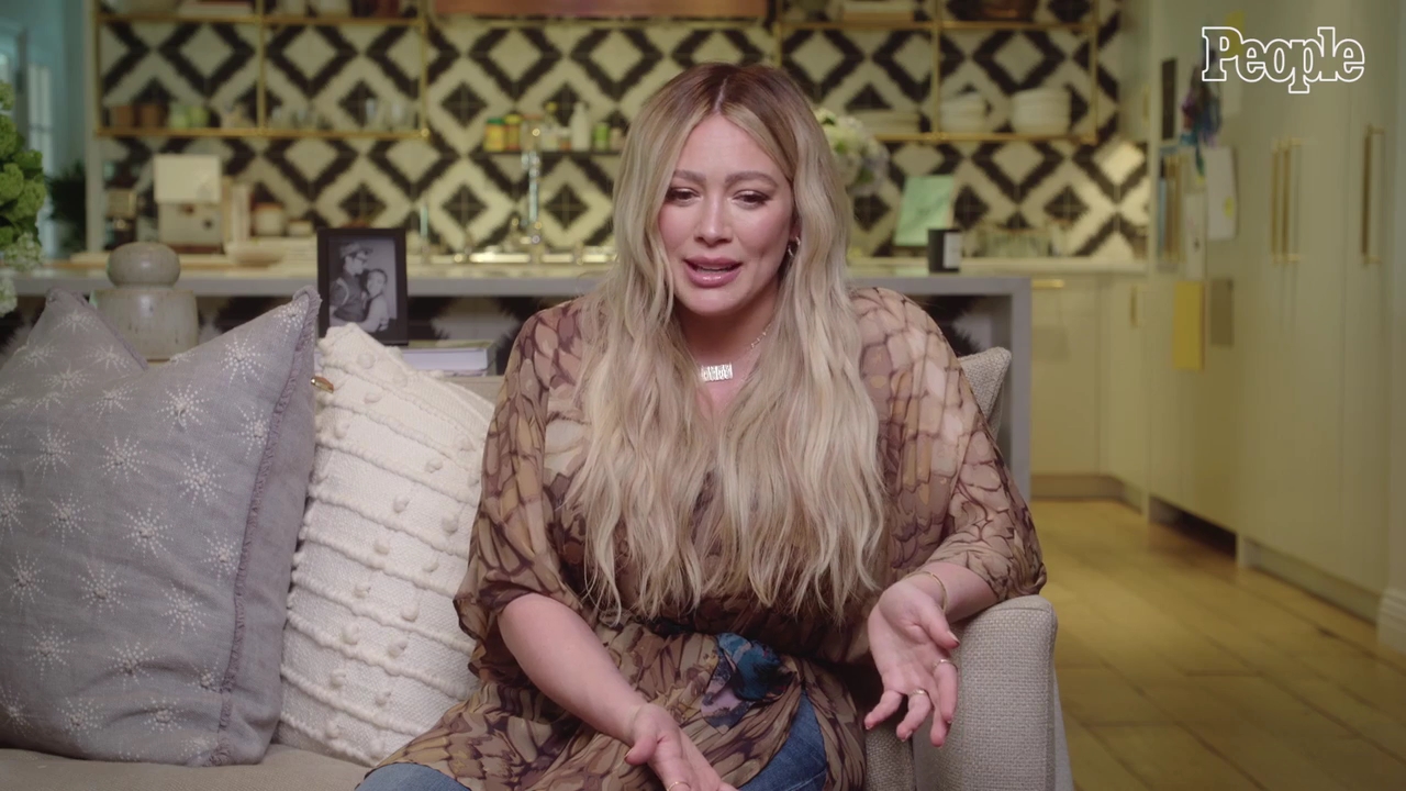 DailyDuff-dot-nl_2021PeopleMagazine-HilaryReflectsOnLifeAsMomOf3AfterWelcomingBabyMae0010.jpg DailyDuff-dot-nl_2021PeopleMagazine-HilaryReflectsOnLifeAsMomOf3AfterWelcomingBabyMae0010.jpg