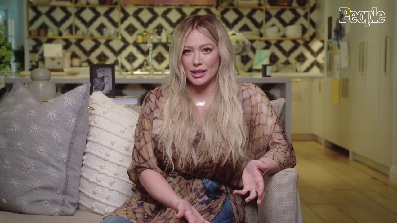 DailyDuff-dot-nl_2021PeopleMagazine-HilaryReflectsOnLifeAsMomOf3AfterWelcomingBabyMae0013.jpg DailyDuff-dot-nl_2021PeopleMagazine-HilaryReflectsOnLifeAsMomOf3AfterWelcomingBabyMae0013.jpg