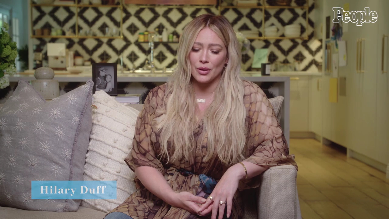 DailyDuff-dot-nl_2021PeopleMagazine-HilaryReflectsOnLifeAsMomOf3AfterWelcomingBabyMae0035.jpg DailyDuff-dot-nl_2021PeopleMagazine-HilaryReflectsOnLifeAsMomOf3AfterWelcomingBabyMae0035.jpg