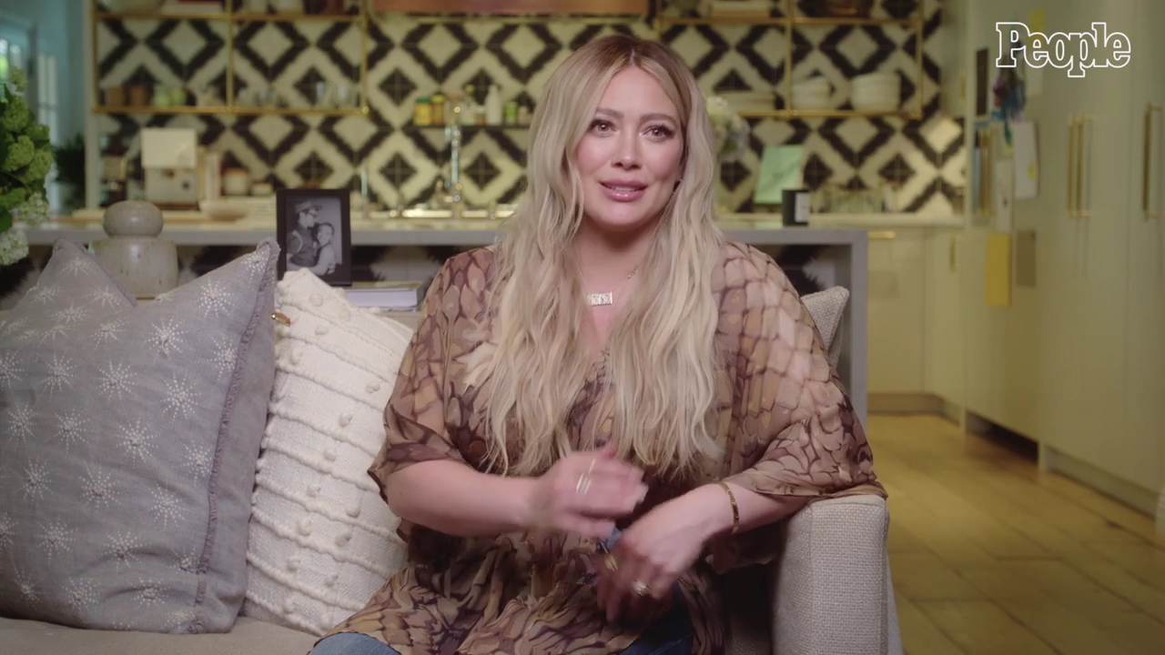 DailyDuff-dot-nl_2021PeopleMagazine-HilaryReflectsOnLifeAsMomOf3AfterWelcomingBabyMae0066.jpg DailyDuff-dot-nl_2021PeopleMagazine-HilaryReflectsOnLifeAsMomOf3AfterWelcomingBabyMae0066.jpg