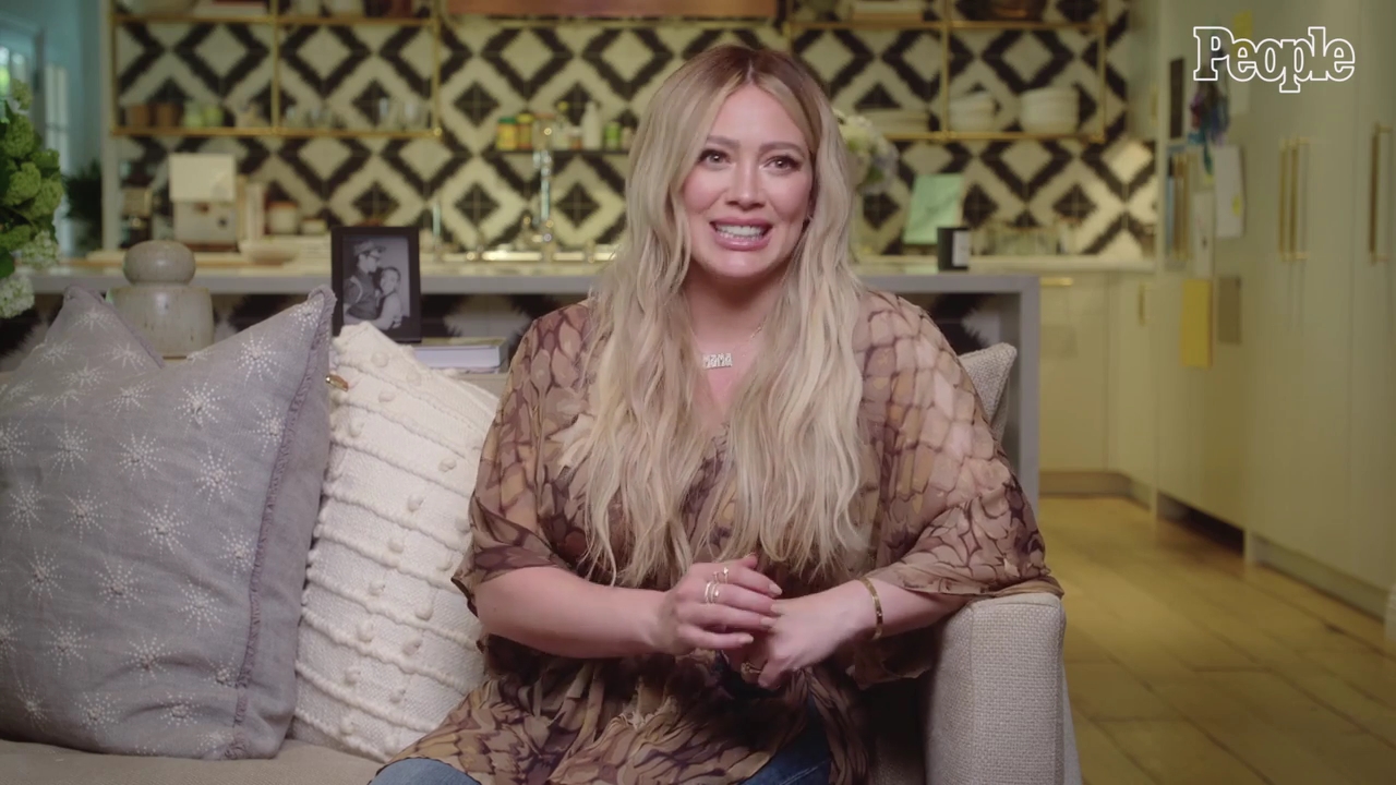 DailyDuff-dot-nl_2021PeopleMagazine-HilaryReflectsOnLifeAsMomOf3AfterWelcomingBabyMae0067.jpg DailyDuff-dot-nl_2021PeopleMagazine-HilaryReflectsOnLifeAsMomOf3AfterWelcomingBabyMae0067.jpg