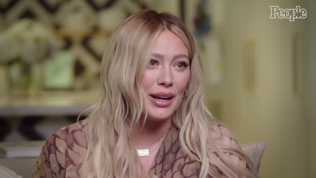 DailyDuff-dot-nl_2021PeopleMagazine-HilaryReflectsOnLifeAsMomOf3AfterWelcomingBabyMae0095.jpg DailyDuff-dot-nl_2021PeopleMagazine-HilaryReflectsOnLifeAsMomOf3AfterWelcomingBabyMae0095.jpg