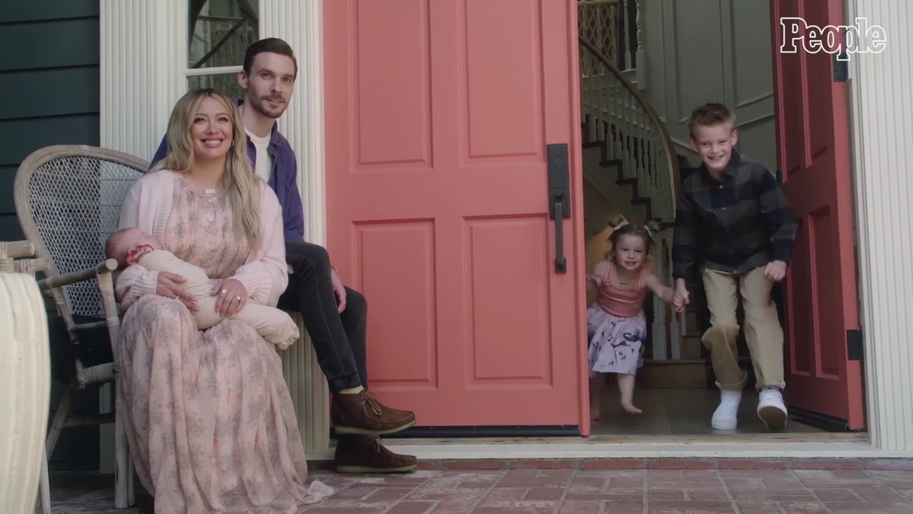 DailyDuff-dot-nl_2021PeopleMagazine-HilaryReflectsOnLifeAsMomOf3AfterWelcomingBabyMae0102.jpg DailyDuff-dot-nl_2021PeopleMagazine-HilaryReflectsOnLifeAsMomOf3AfterWelcomingBabyMae0102.jpg