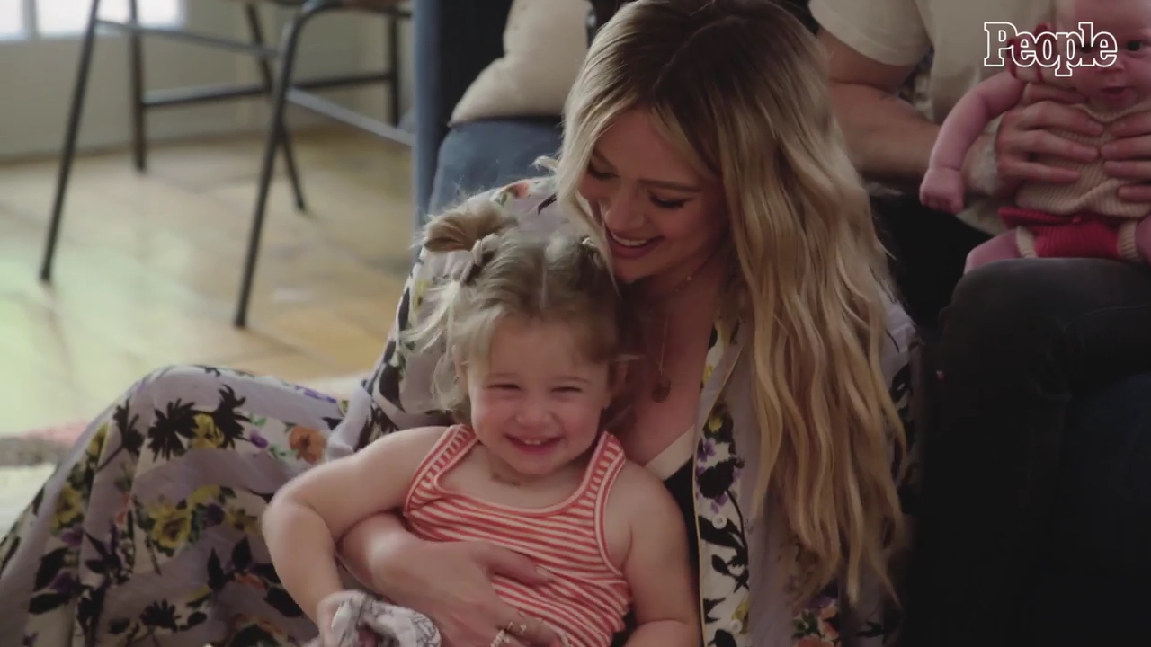 DailyDuff-dot-nl_2021PeopleMagazine-HilaryReflectsOnLifeAsMomOf3AfterWelcomingBabyMae0121.jpg DailyDuff-dot-nl_2021PeopleMagazine-HilaryReflectsOnLifeAsMomOf3AfterWelcomingBabyMae0121.jpg