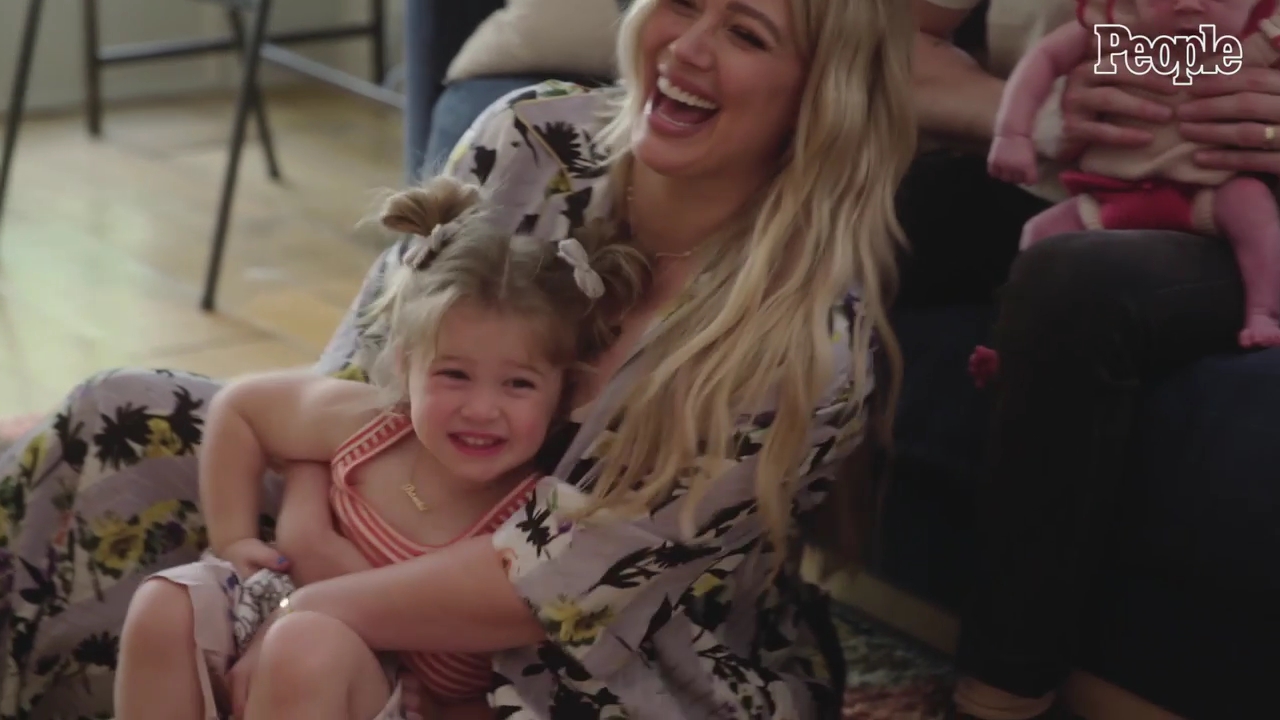 DailyDuff-dot-nl_2021PeopleMagazine-HilaryReflectsOnLifeAsMomOf3AfterWelcomingBabyMae0122.jpg DailyDuff-dot-nl_2021PeopleMagazine-HilaryReflectsOnLifeAsMomOf3AfterWelcomingBabyMae0122.jpg