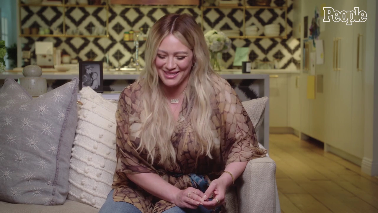 DailyDuff-dot-nl_2021PeopleMagazine-HilaryReflectsOnLifeAsMomOf3AfterWelcomingBabyMae0125.jpg DailyDuff-dot-nl_2021PeopleMagazine-HilaryReflectsOnLifeAsMomOf3AfterWelcomingBabyMae0125.jpg