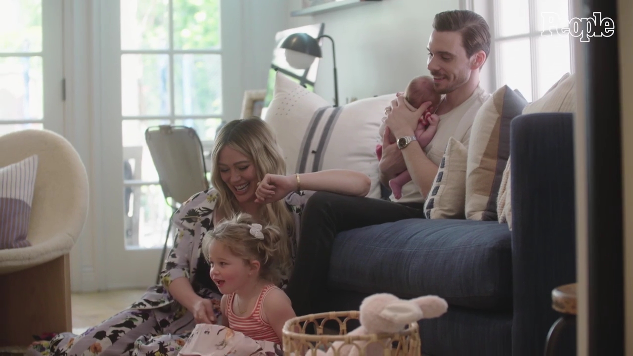 DailyDuff-dot-nl_2021PeopleMagazine-HilaryReflectsOnLifeAsMomOf3AfterWelcomingBabyMae0152.jpg DailyDuff-dot-nl_2021PeopleMagazine-HilaryReflectsOnLifeAsMomOf3AfterWelcomingBabyMae0152.jpg