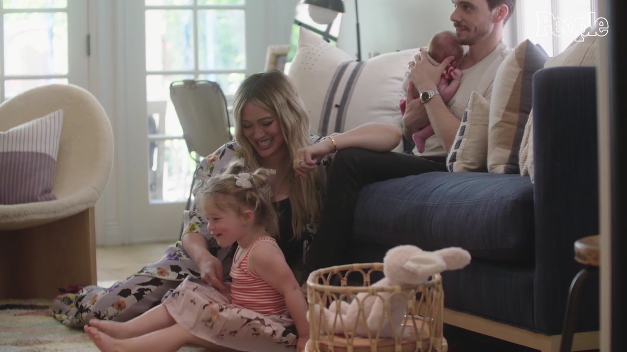 DailyDuff-dot-nl_2021PeopleMagazine-HilaryReflectsOnLifeAsMomOf3AfterWelcomingBabyMae0154.jpg DailyDuff-dot-nl_2021PeopleMagazine-HilaryReflectsOnLifeAsMomOf3AfterWelcomingBabyMae0154.jpg