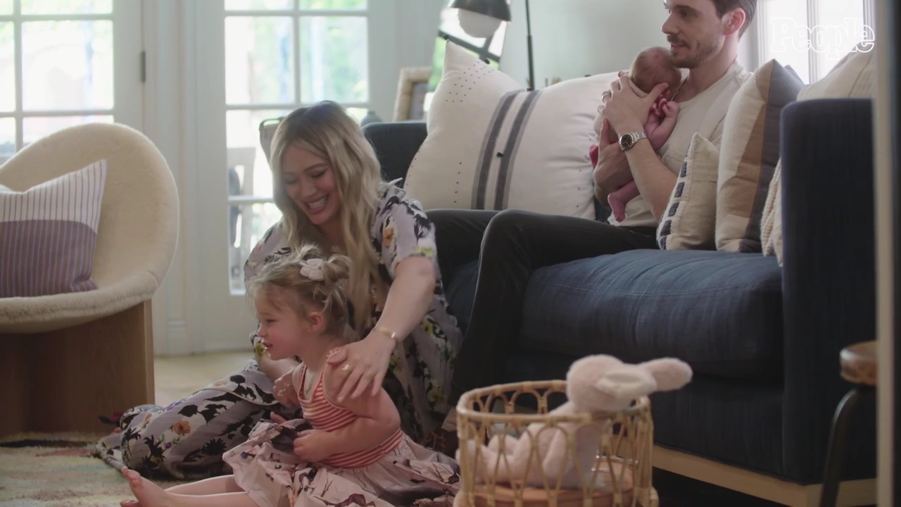 DailyDuff-dot-nl_2021PeopleMagazine-HilaryReflectsOnLifeAsMomOf3AfterWelcomingBabyMae0155.jpg DailyDuff-dot-nl_2021PeopleMagazine-HilaryReflectsOnLifeAsMomOf3AfterWelcomingBabyMae0155.jpg