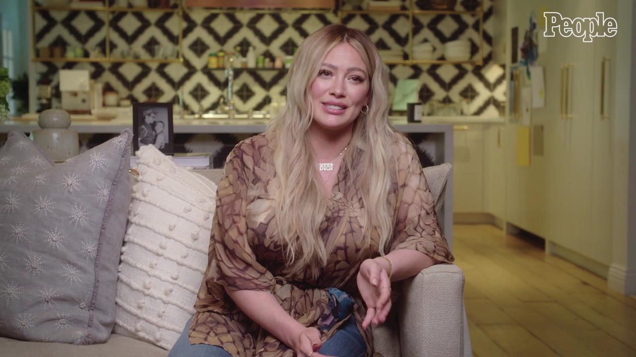 DailyDuff-dot-nl_2021PeopleMagazine-HilaryReflectsOnLifeAsMomOf3AfterWelcomingBabyMae0156.jpg DailyDuff-dot-nl_2021PeopleMagazine-HilaryReflectsOnLifeAsMomOf3AfterWelcomingBabyMae0156.jpg