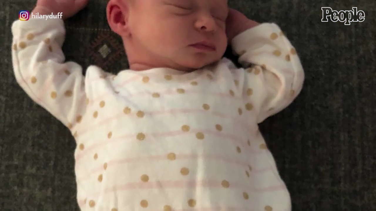 DailyDuff-dot-nl_2021PeopleMagazine-HilaryDuffontheMidnightFeedingMomentThatLeadHertoWriteChildrensBookMyLittleBraveGirl0205.jpg DailyDuff-dot-nl_2021PeopleMagazine-HilaryDuffontheMidnightFeedingMomentThatLeadHertoWriteChildrensBookMyLittleBraveGirl0205.jpg