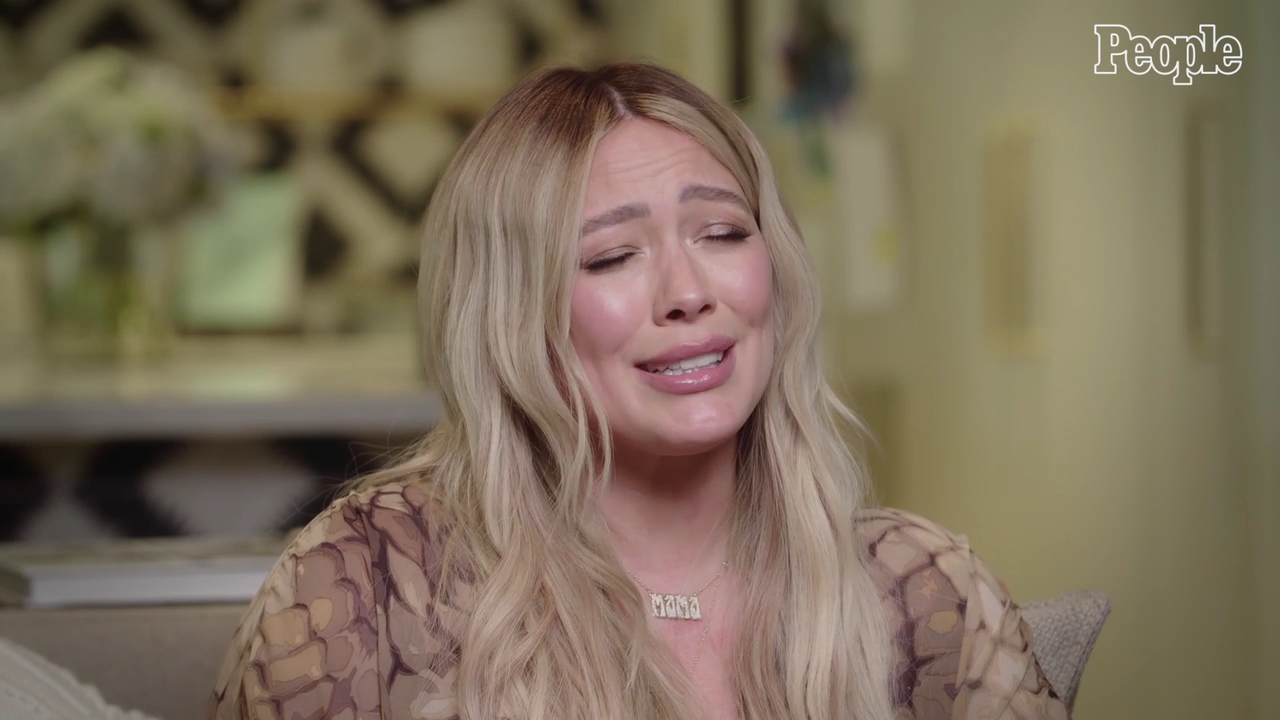 DailyDuff-dot-nl_2021PeopleMagazine-HilaryDuffontheMidnightFeedingMomentThatLeadHertoWriteChildrensBookMyLittleBraveGirl0230.jpg DailyDuff-dot-nl_2021PeopleMagazine-HilaryDuffontheMidnightFeedingMomentThatLeadHertoWriteChildrensBookMyLittleBraveGirl0230.jpg