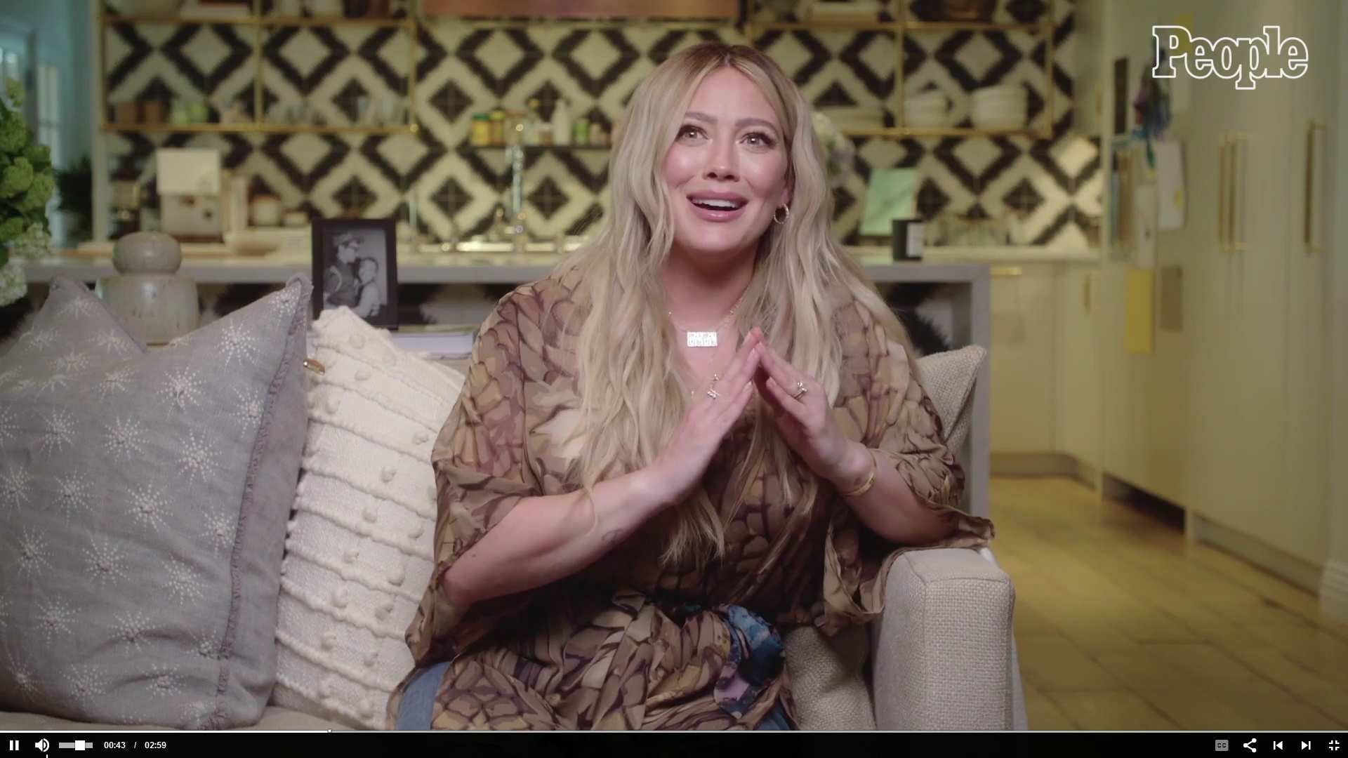 DailyDuff-dot-nl_2021PeopleMagazine-HilaryDuffReflectsOnYounger0340.jpg DailyDuff-dot-nl_2021PeopleMagazine-HilaryDuffReflectsOnYounger0340.jpg