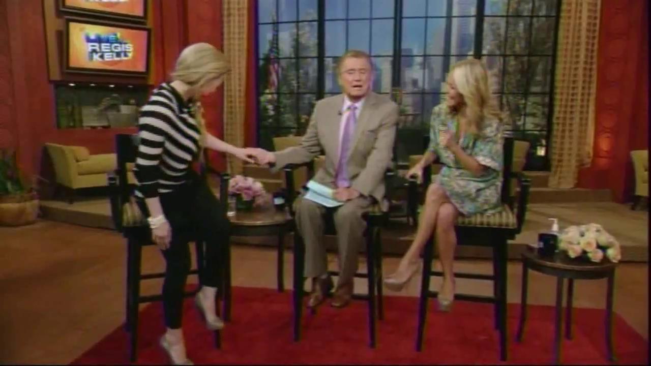 DailyDuff_dot_org__2010LiveWithRegisAndKelly00027.jpg