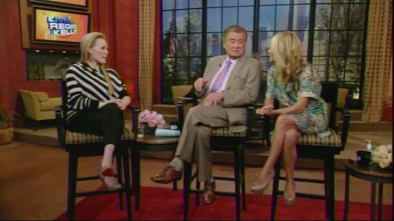 DailyDuff_dot_org__2010LiveWithRegisAndKelly00198.jpg DailyDuff_dot_org__2010LiveWithRegisAndKelly00198.jpg