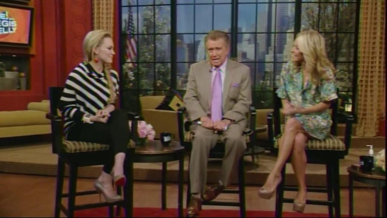 DailyDuff_dot_org__2010LiveWithRegisAndKelly00206.jpg DailyDuff_dot_org__2010LiveWithRegisAndKelly00206.jpg