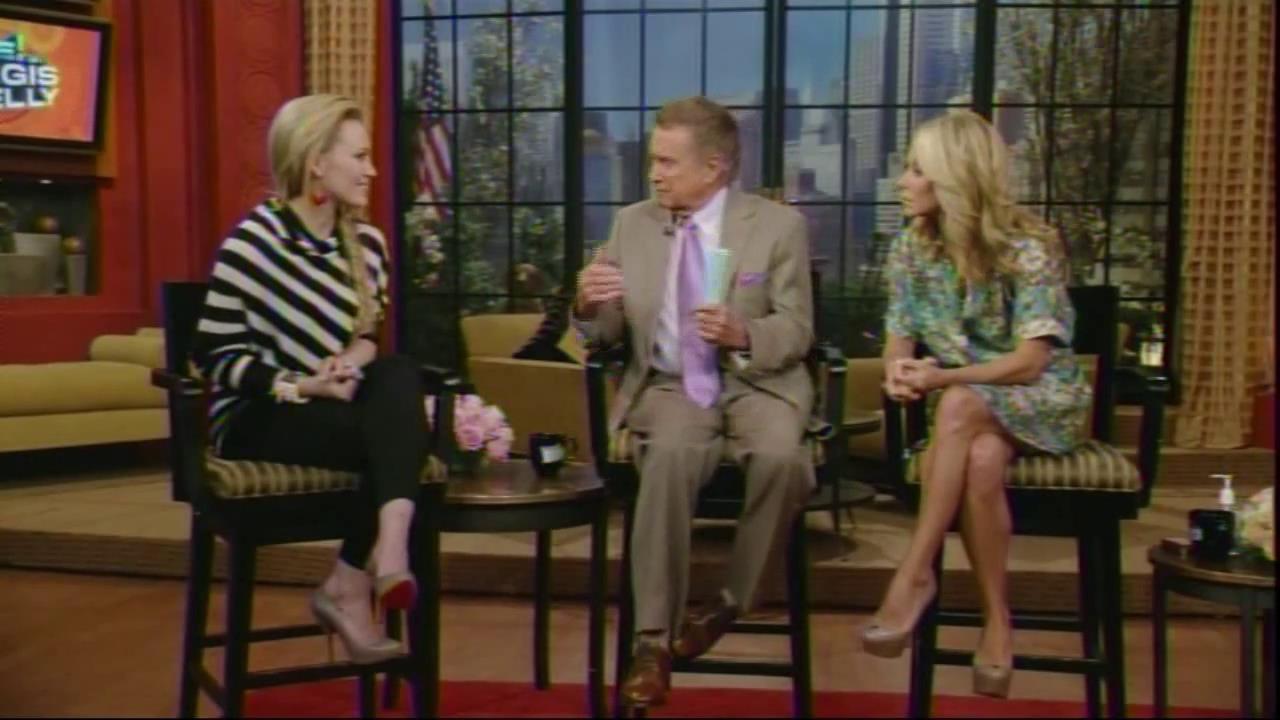 DailyDuff_dot_org__2010LiveWithRegisAndKelly00214.jpg DailyDuff_dot_org__2010LiveWithRegisAndKelly00214.jpg