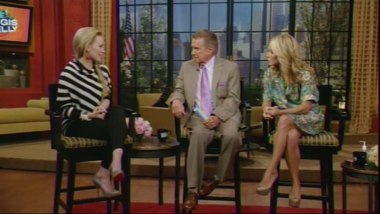 DailyDuff_dot_org__2010LiveWithRegisAndKelly00215.jpg DailyDuff_dot_org__2010LiveWithRegisAndKelly00215.jpg