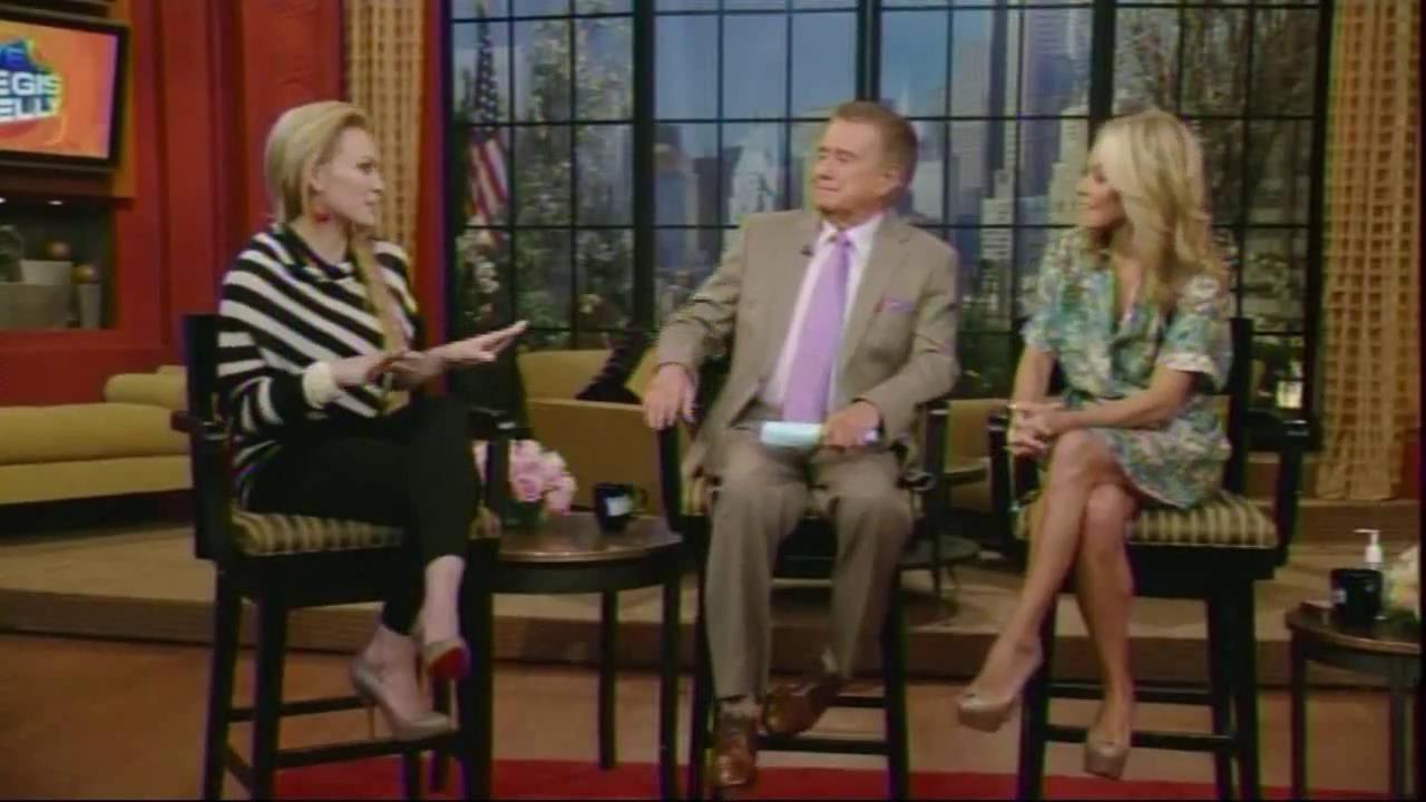 DailyDuff_dot_org__2010LiveWithRegisAndKelly00218.jpg DailyDuff_dot_org__2010LiveWithRegisAndKelly00218.jpg