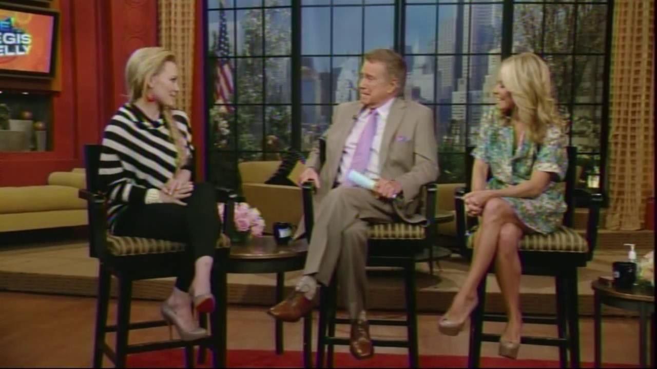 DailyDuff_dot_org__2010LiveWithRegisAndKelly00221.jpg DailyDuff_dot_org__2010LiveWithRegisAndKelly00221.jpg