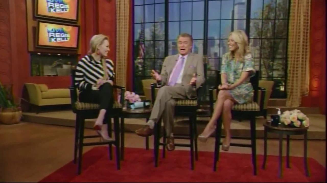 DailyDuff_dot_org__2010LiveWithRegisAndKelly00300.jpg DailyDuff_dot_org__2010LiveWithRegisAndKelly00300.jpg