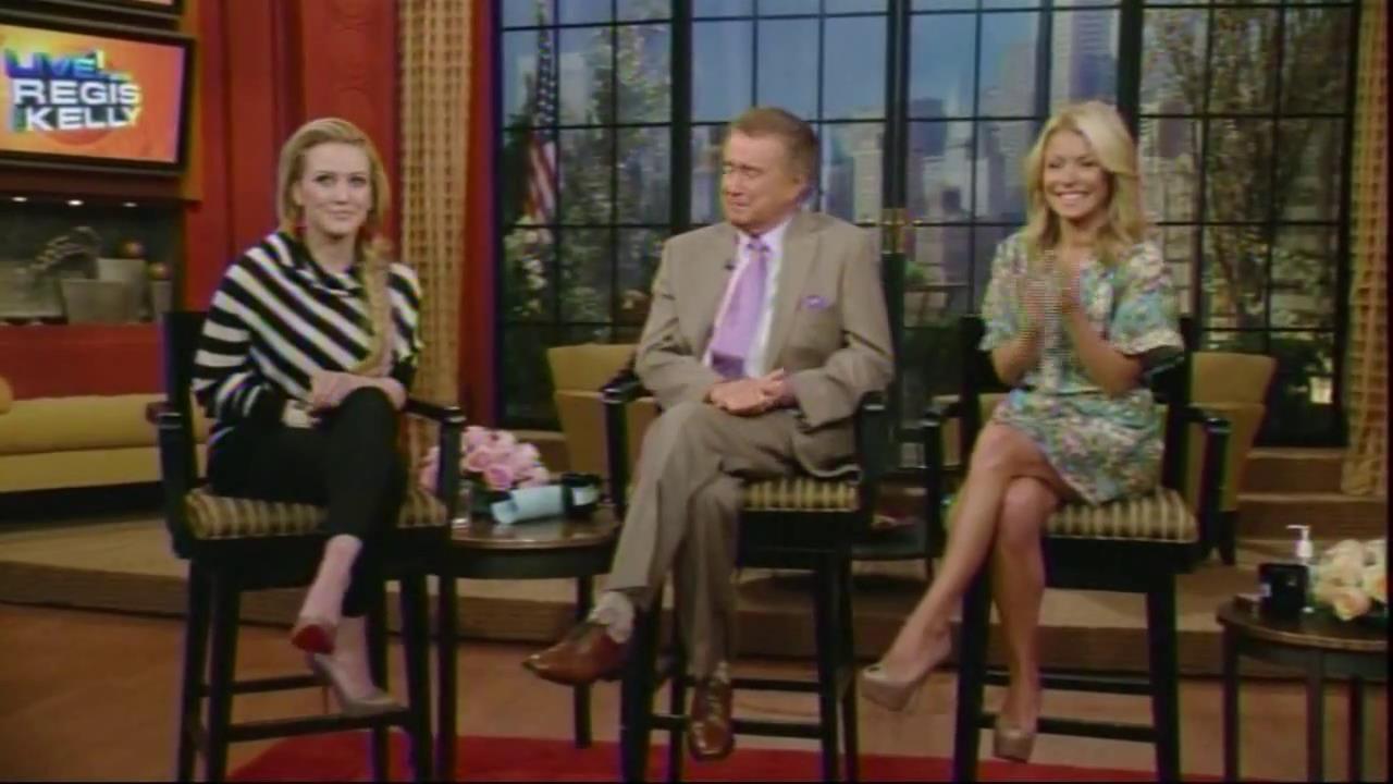 DailyDuff_dot_org__2010LiveWithRegisAndKelly00303.jpg DailyDuff_dot_org__2010LiveWithRegisAndKelly00303.jpg